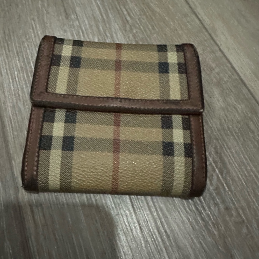 Burberry Vintage Leather Wallet (Unisex)
